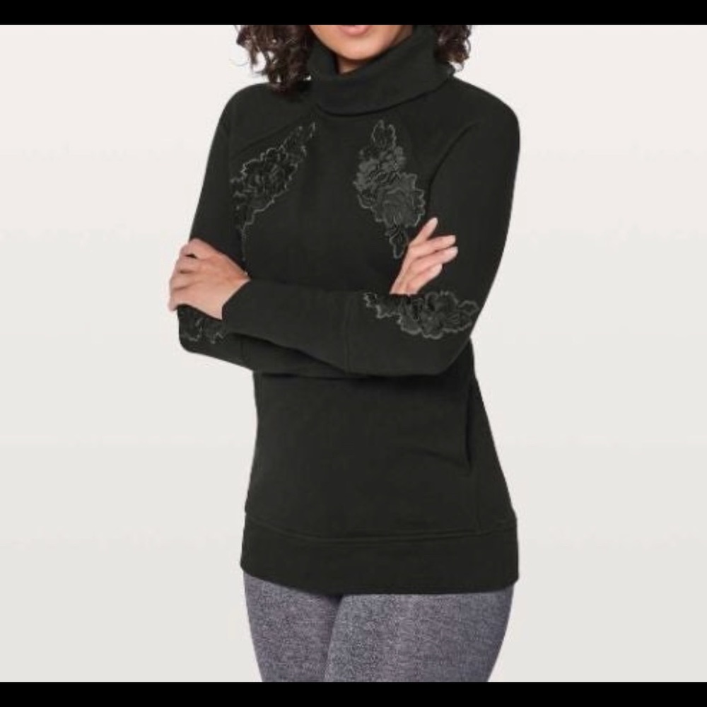 Lululemon Athletica Turtleneck Sweatshirt (M, size 10)